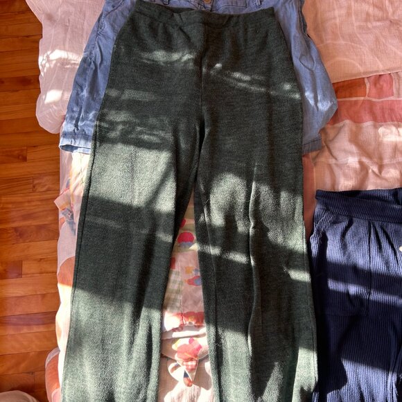 Pantalon vert texturé à taille élastique /Dark green textured pants with elastic - Picture 3 of 3